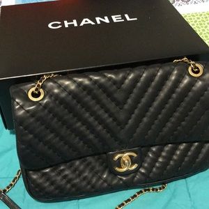 Chanel Calfskin Chevron Jumbo, Gold Hardware